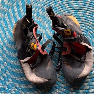 Tenaya climbing shoes 8.5 US Men’s or 41.5 Euro